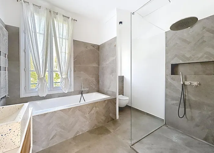 Maison Noble * كان