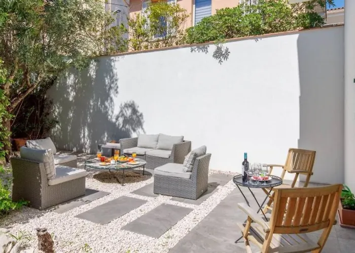 Maison Noble بيت للعطل *